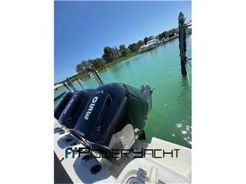 BOSTON WHALER 370 OUTRAGE