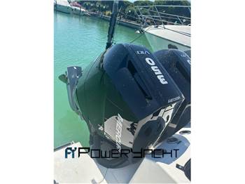BOSTON WHALER 370 OUTRAGE