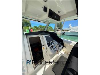 BOSTON WHALER 370 OUTRAGE