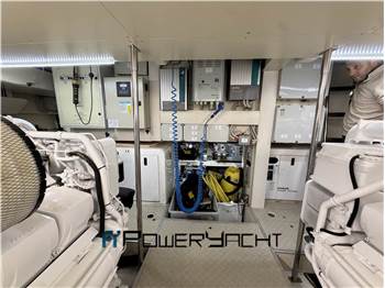 Ferretti 780