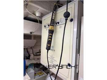 Ferretti 780