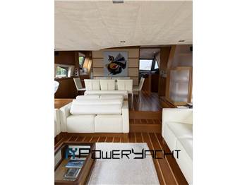 Ferretti 780