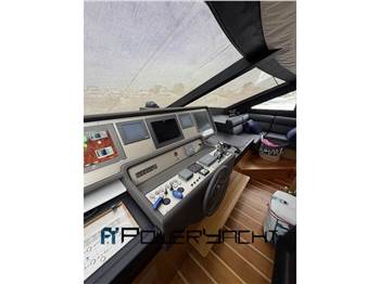Ferretti 780