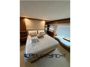 Ferretti 780