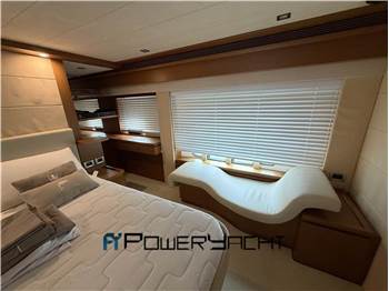 Ferretti 780