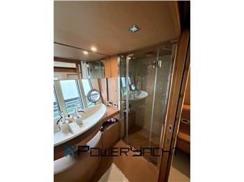 Ferretti 780