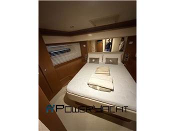 Ferretti 780