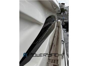 Ferretti 780