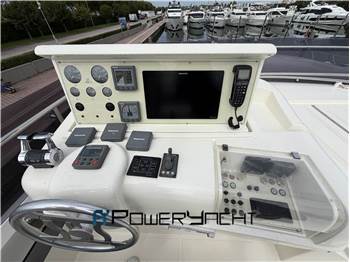 Ferretti 780
