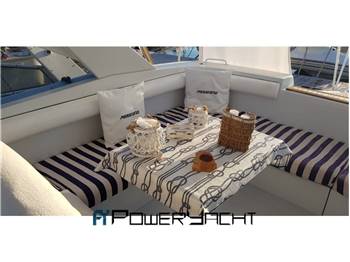 Pershing 39