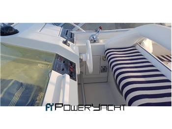Pershing 39