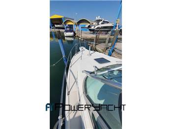 Boston whaler conquest 28