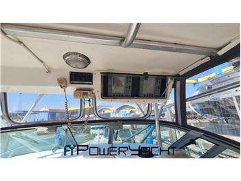 Boston whaler conquest 28