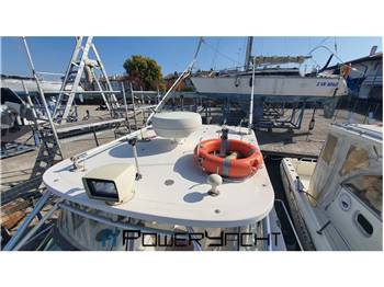 Boston whaler conquest 28