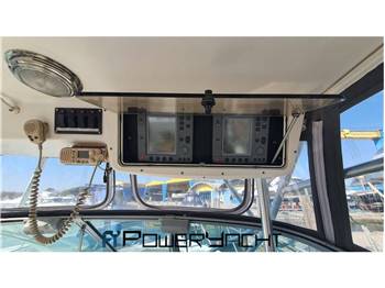 Boston whaler conquest 28