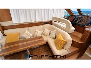 Cayman Yachts 42 fly
