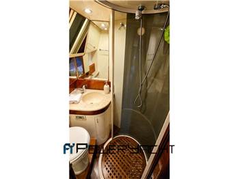 Cayman Yachts 42 fly