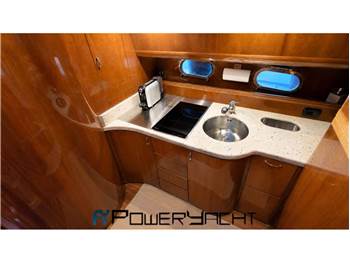 Cayman Yachts 42 fly