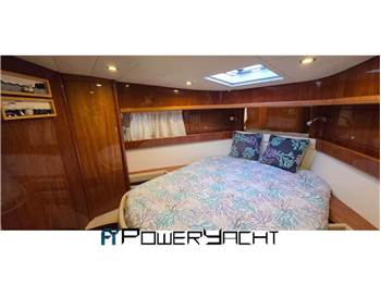 Cayman Yachts 42 fly