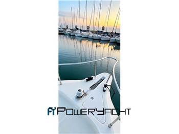 Cayman Yachts 42 fly