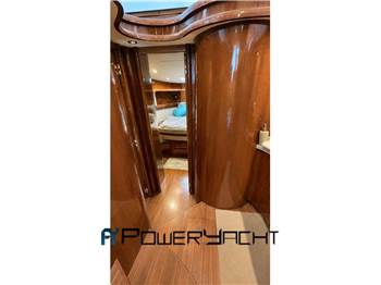Cayman Yachts 42 fly