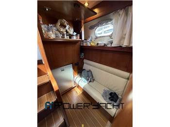 Cayman Yachts 38 WA