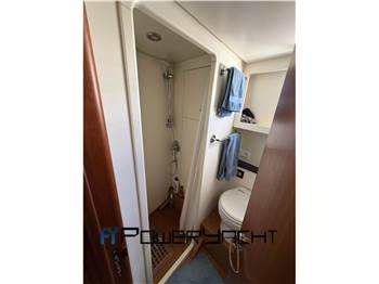 Cayman Yachts 38 WA