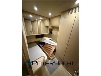 FERRETTI 550