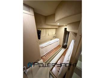 FERRETTI 550
