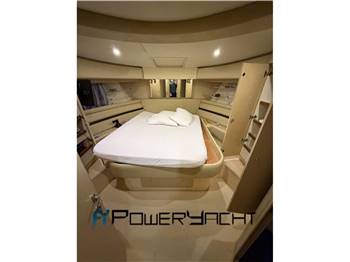 FERRETTI 550
