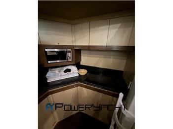 FERRETTI 550