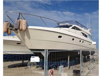 FERRETTI 460