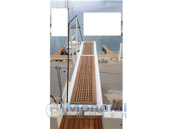 FERRETTI 460