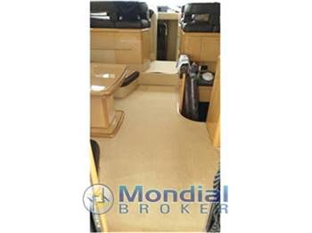 FERRETTI 460