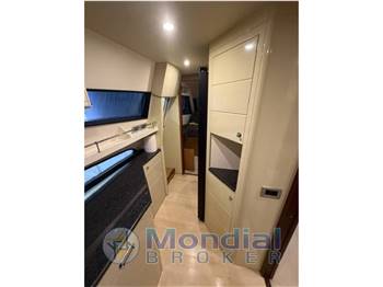 FERRETTI 681