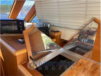 CAYMAN YACHTS 42 Fly