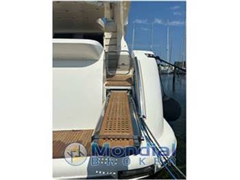 AZIMUT YACHTS 68 Fly