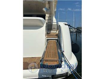 AZIMUT YACHTS 68 Fly