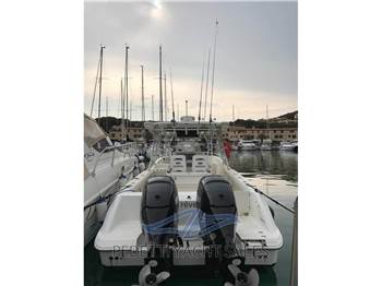 Boston Whaler 32 Cuddy