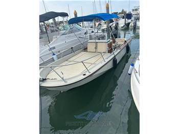 Boston Whaler 22 Outrage