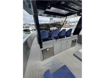 De Antonio Yachts D42 Open