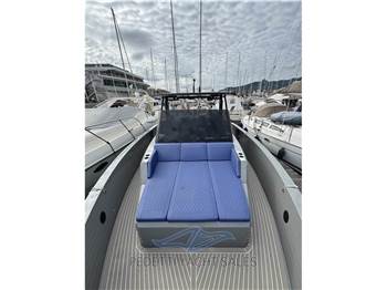 De Antonio Yachts D42 Open