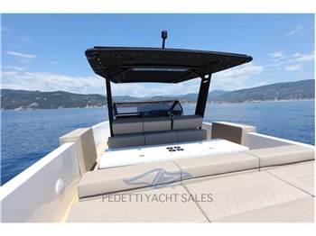 De Antonio Yachts D34 Open