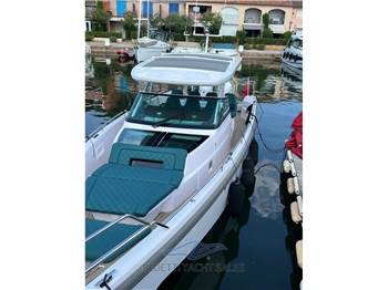 Axopar 37 Sport Cabin