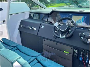 Axopar 37 Sport Cabin