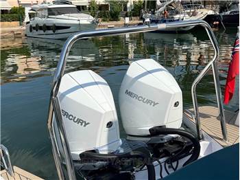 Axopar 37 Sport Cabin