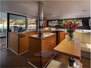 Dufour 48 catamarano