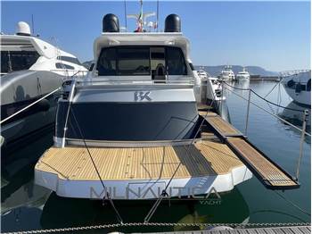 Pershing 62