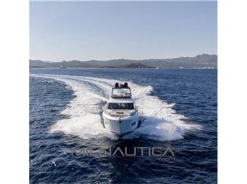 Ferretti Yachts 670