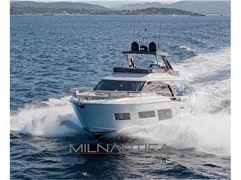 Ferretti Yachts 670